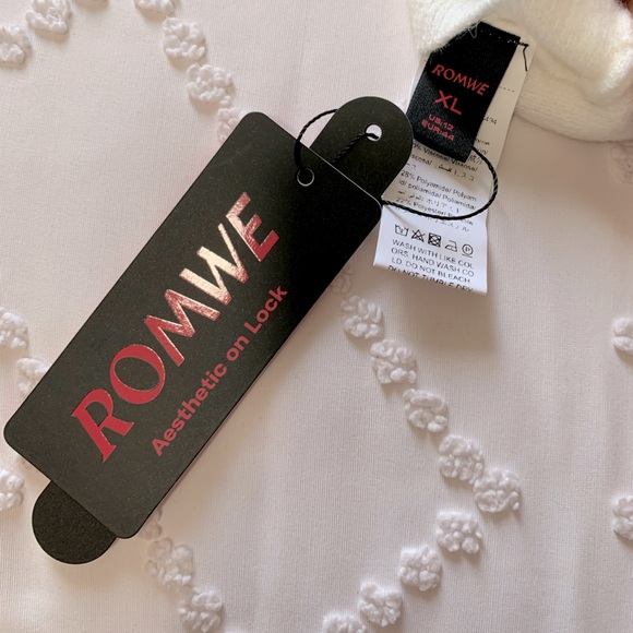 ROMWE Lunar Moth Knitted Halter Top - Picture 4 of 4